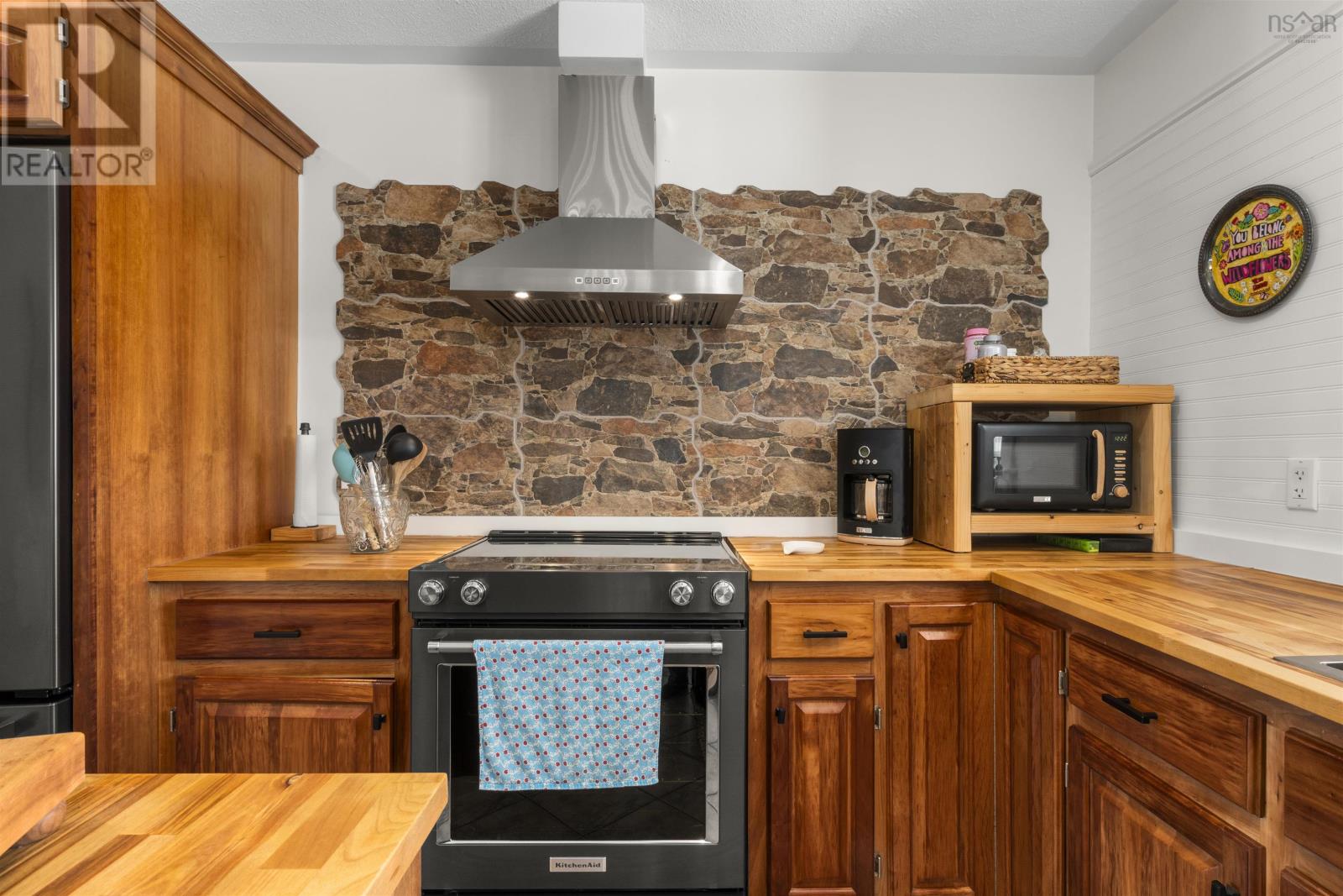 Property 14 of 49 of 10928 Highway 1