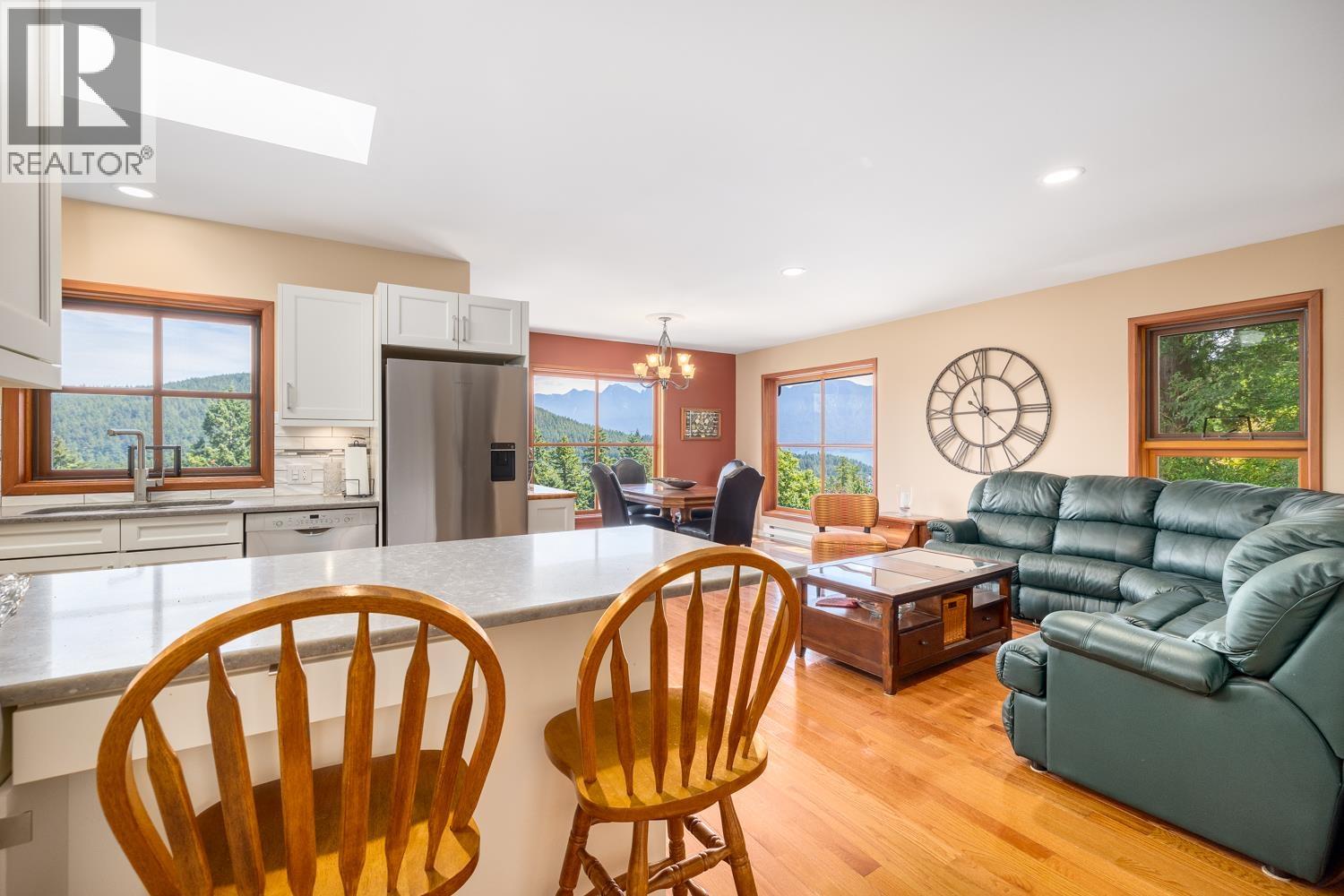 571 ROOCROFT LANE, Bowen Island