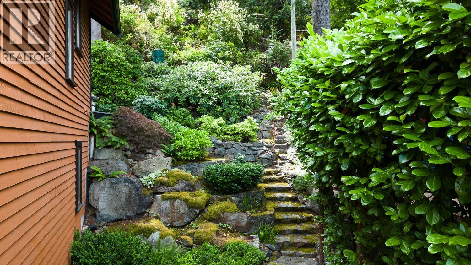 571 ROOCROFT LANE, Bowen Island