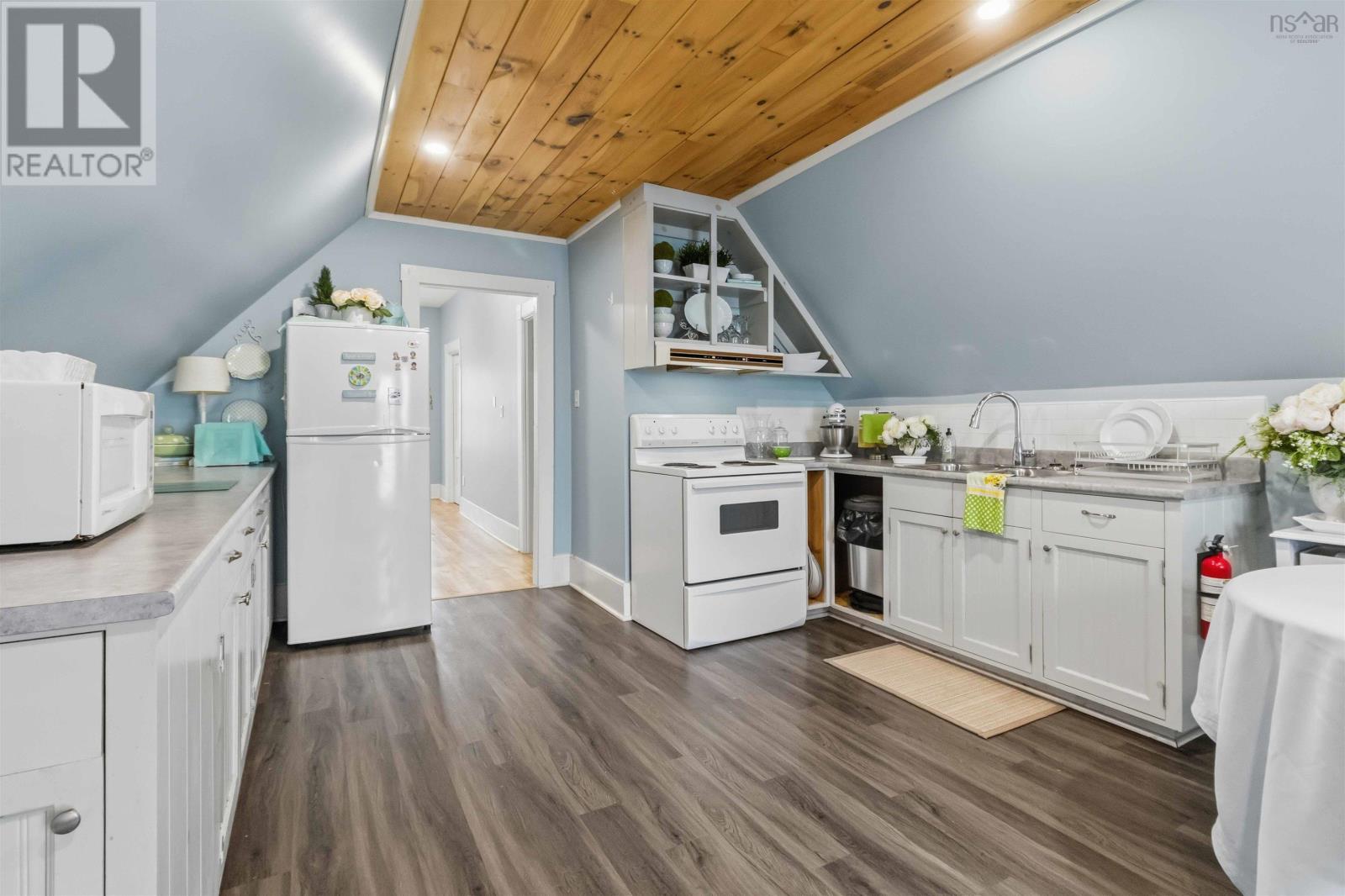 Property 17 of 36 of 499 Main Street