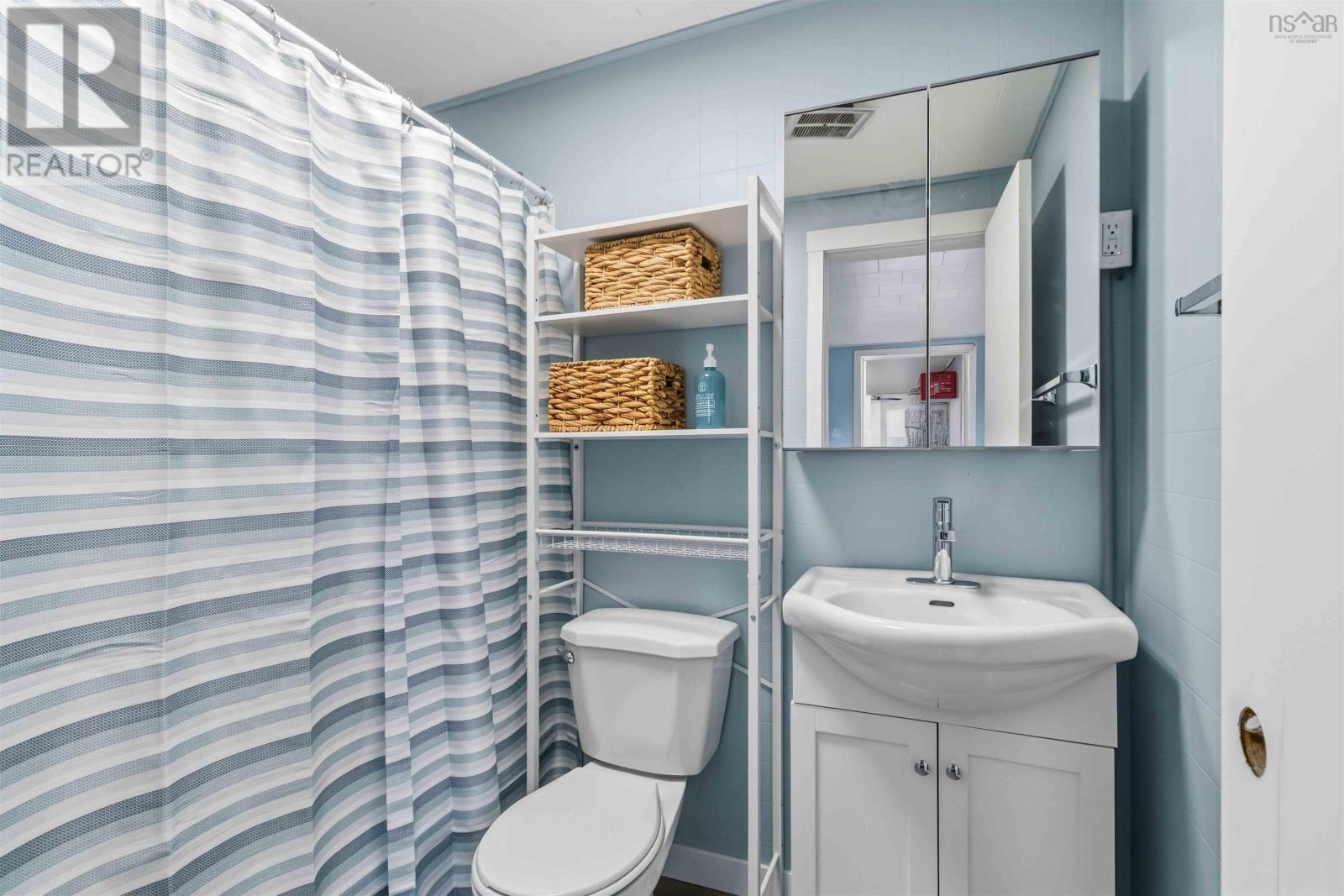 Property 18 of 36 of 499 Main Street