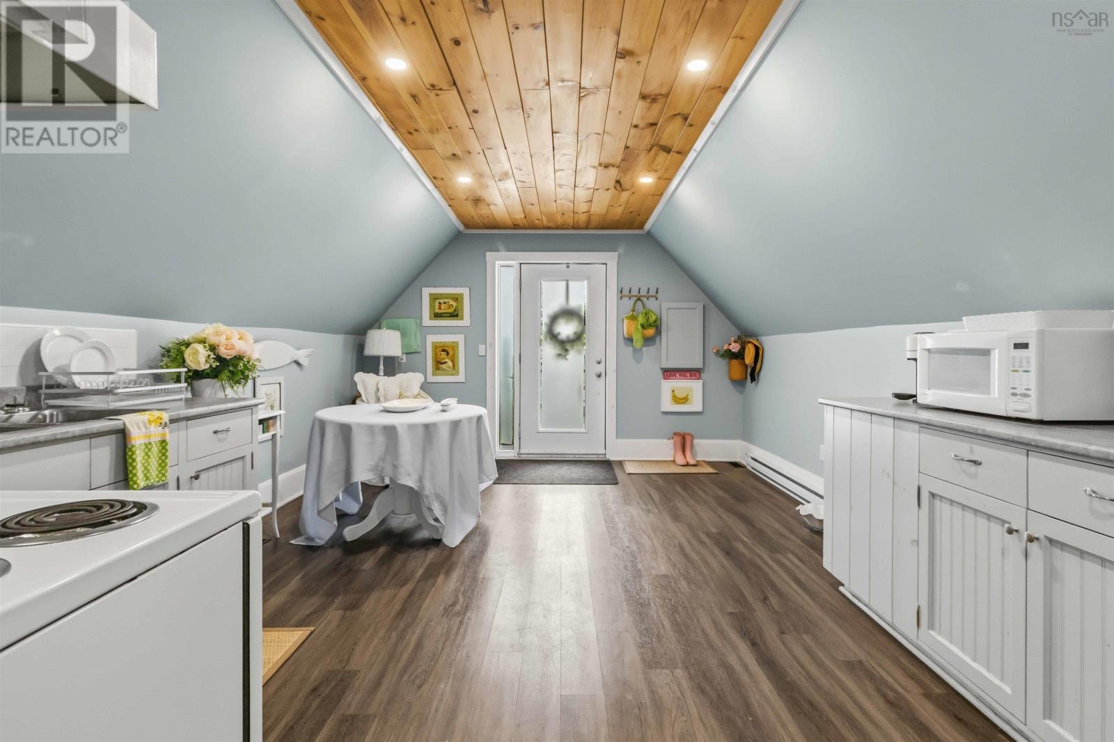 Property 19 of 36 of 499 Main Street