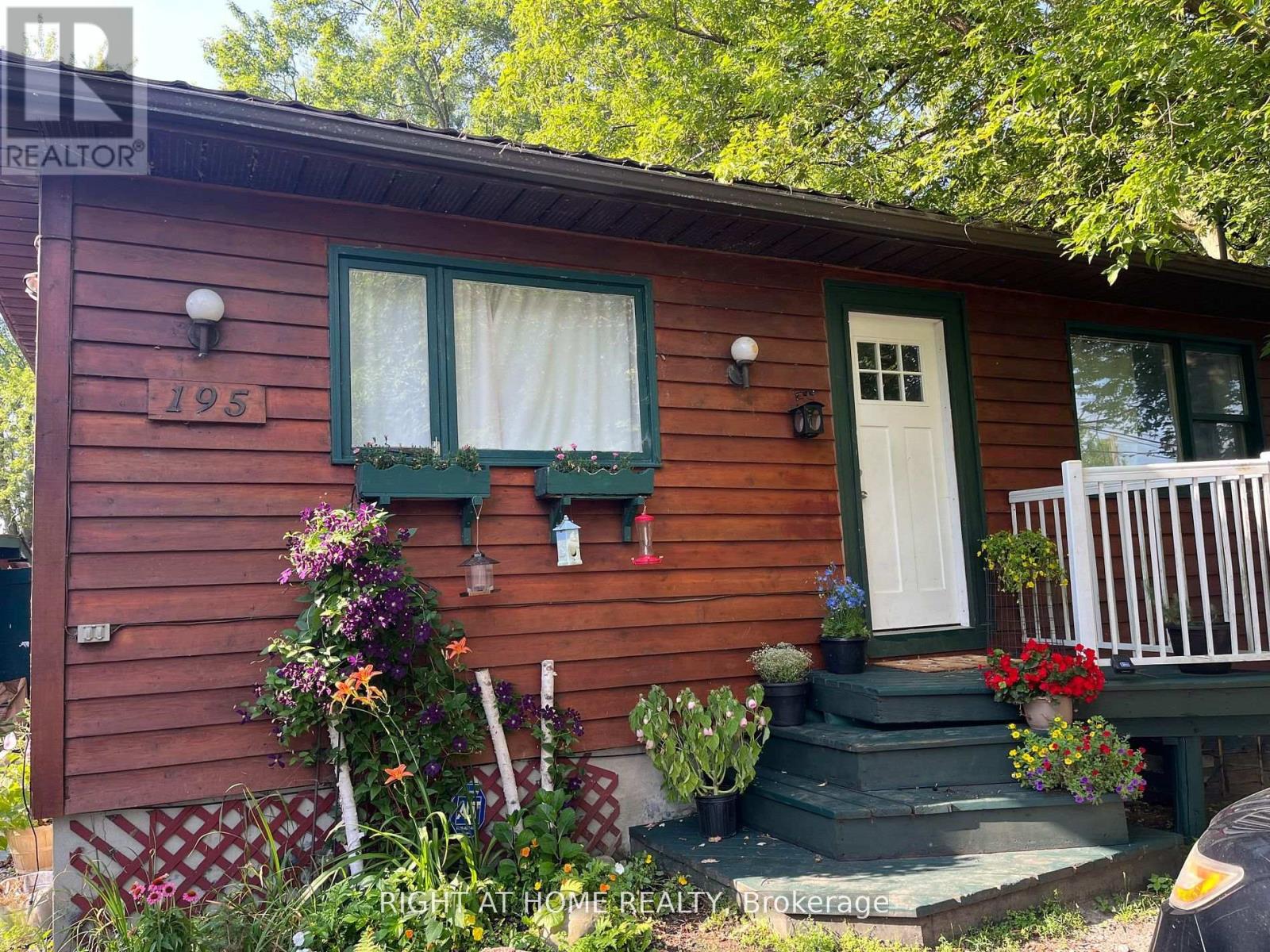 Photo of 195 LAKELAND CRESCENT