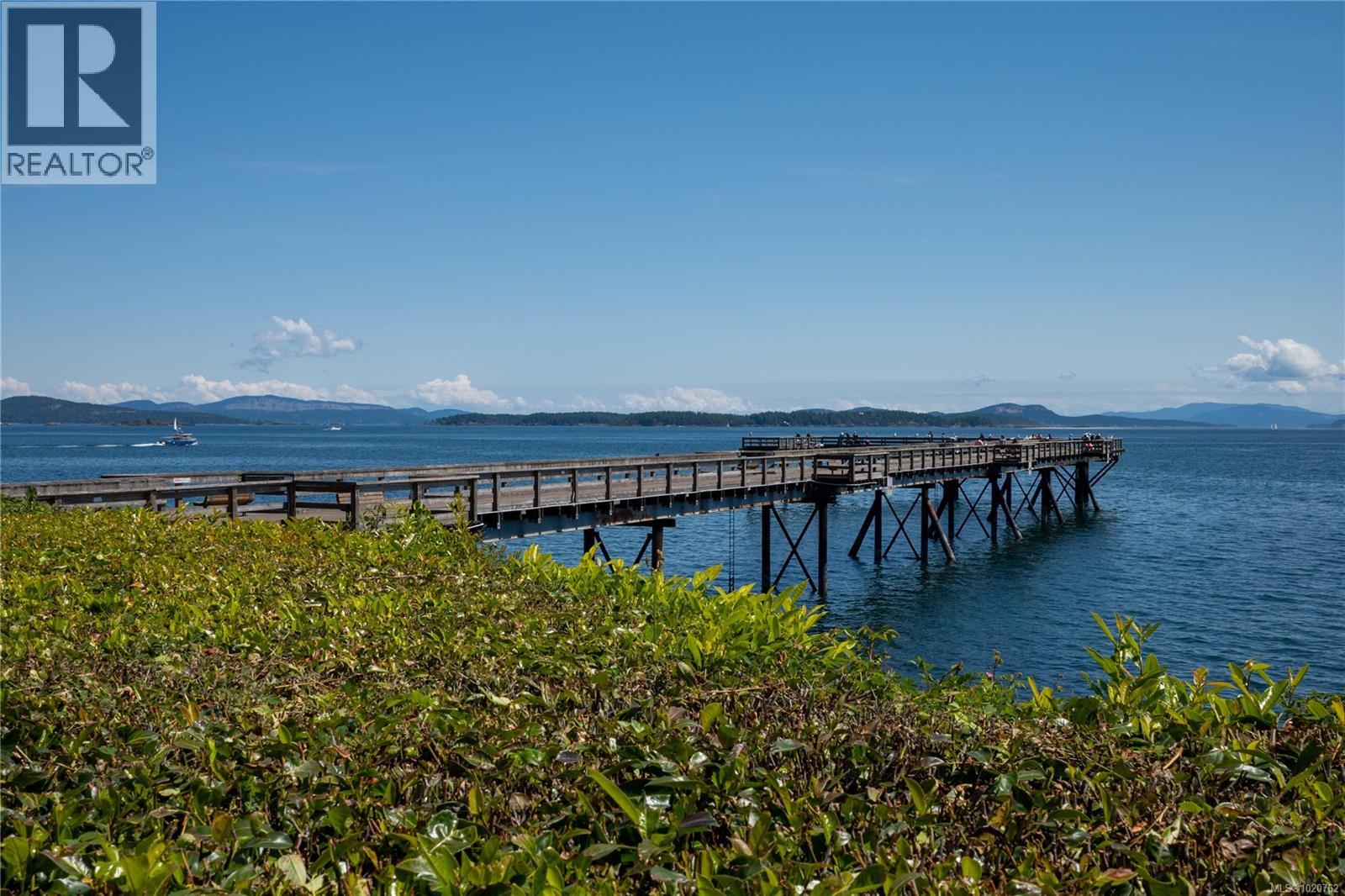 201 9809 Seaport Place, Sidney