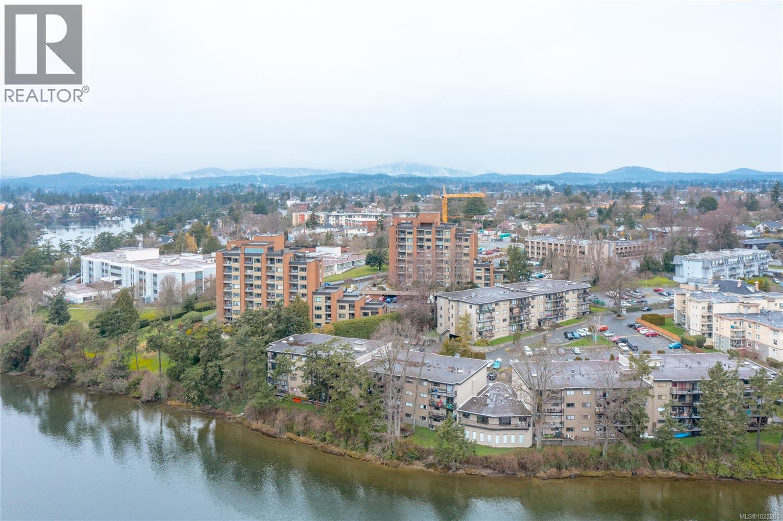 103 Gorge Rd E, Victoria - Exteriors - Photo 2