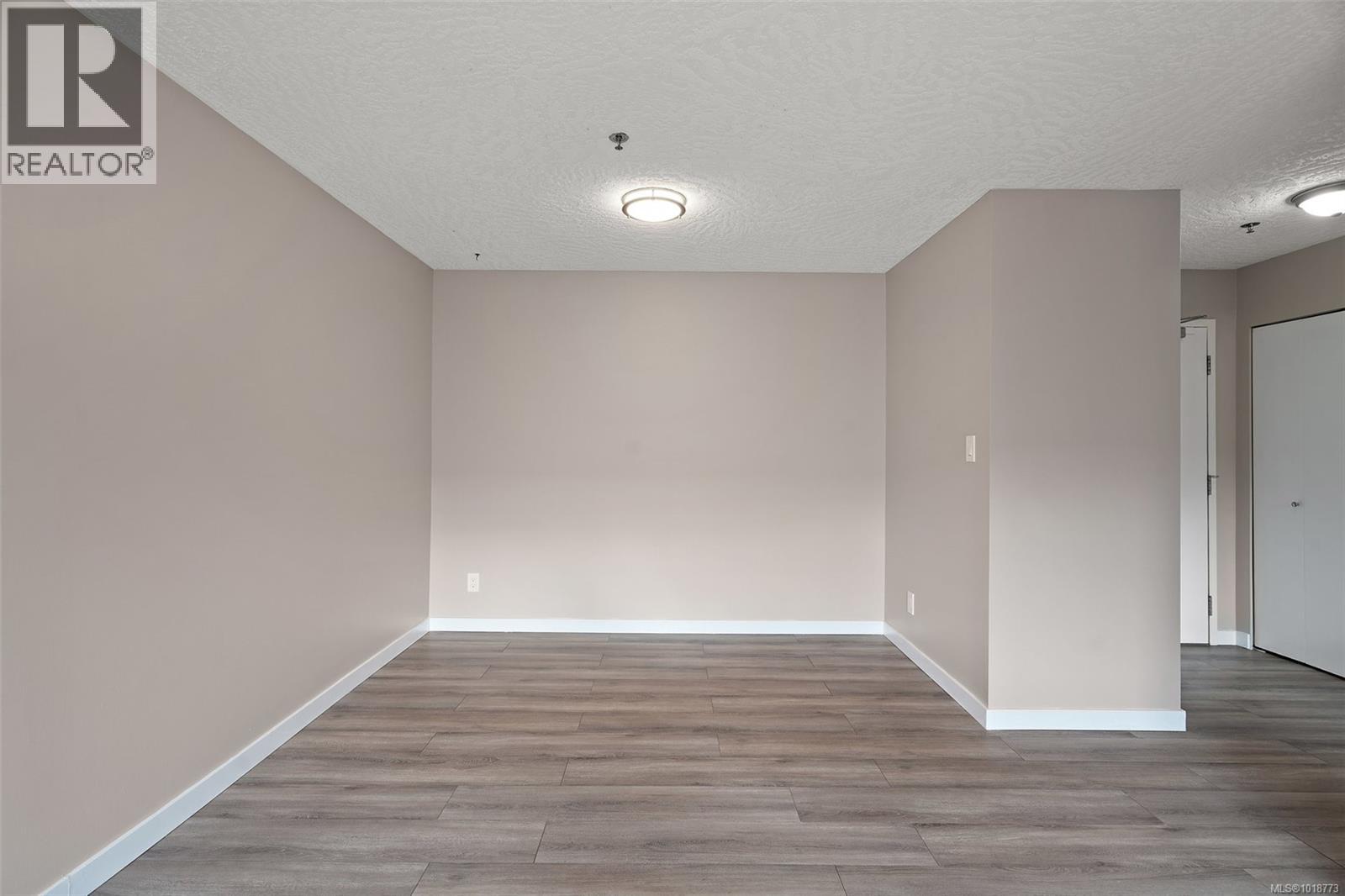 209 3460 Quadra St, Victoria