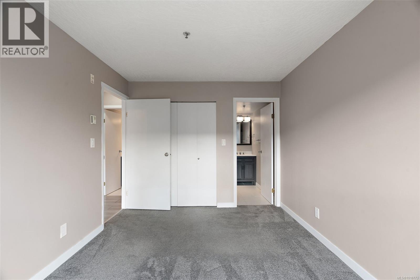 209 3460 Quadra St, Victoria