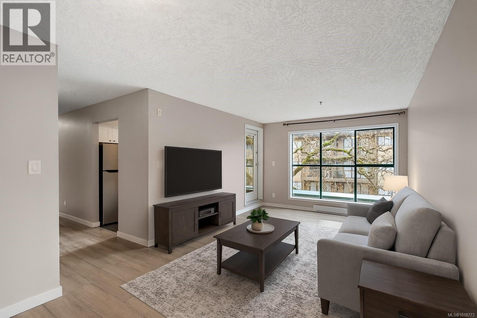 209 3460 Quadra St, Victoria