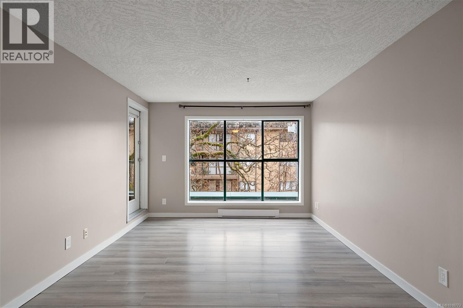 209 3460 Quadra St, Victoria