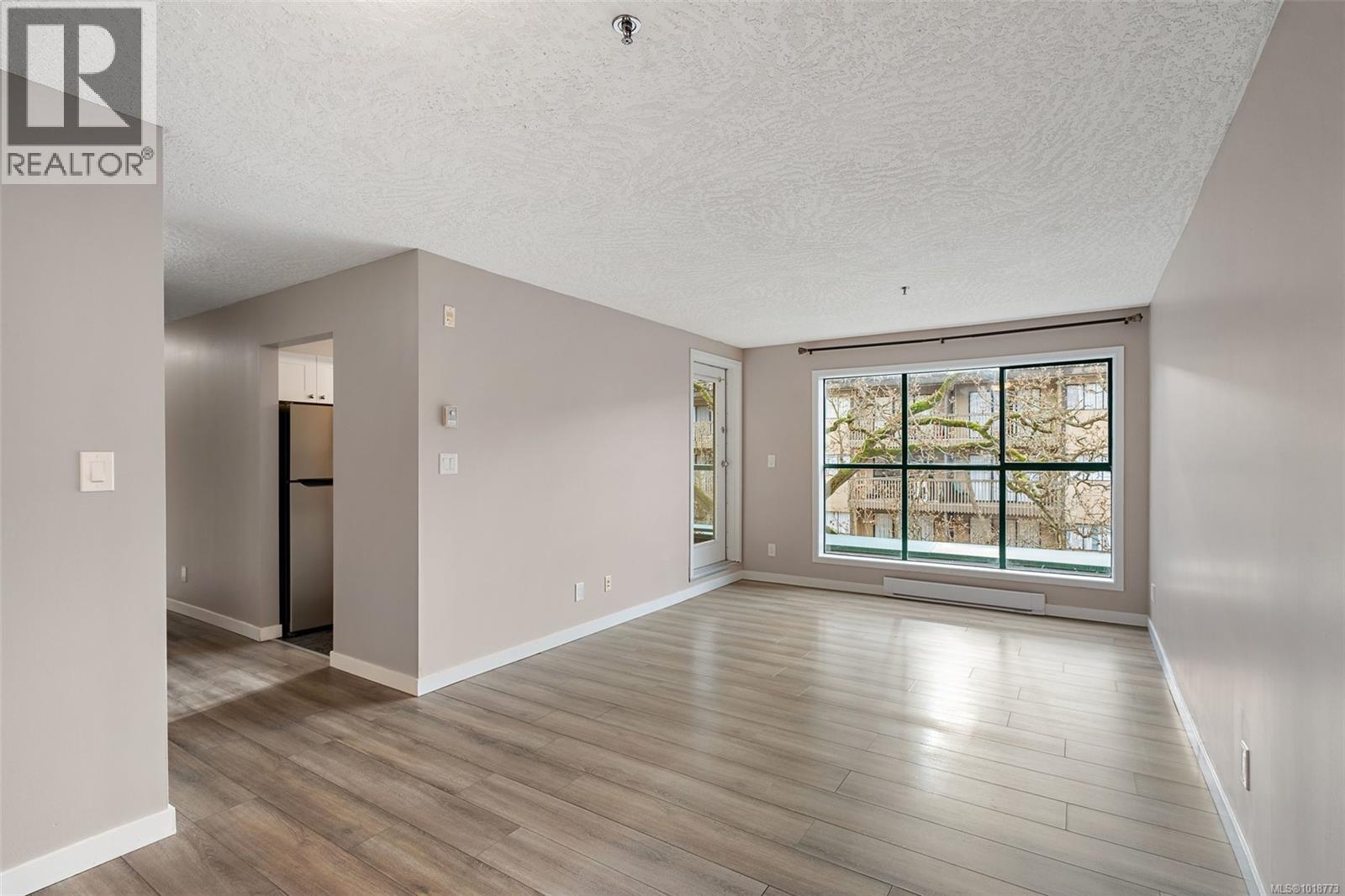 209 3460 Quadra St, Victoria