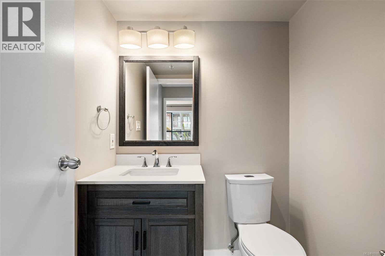 209 3460 Quadra St, Victoria