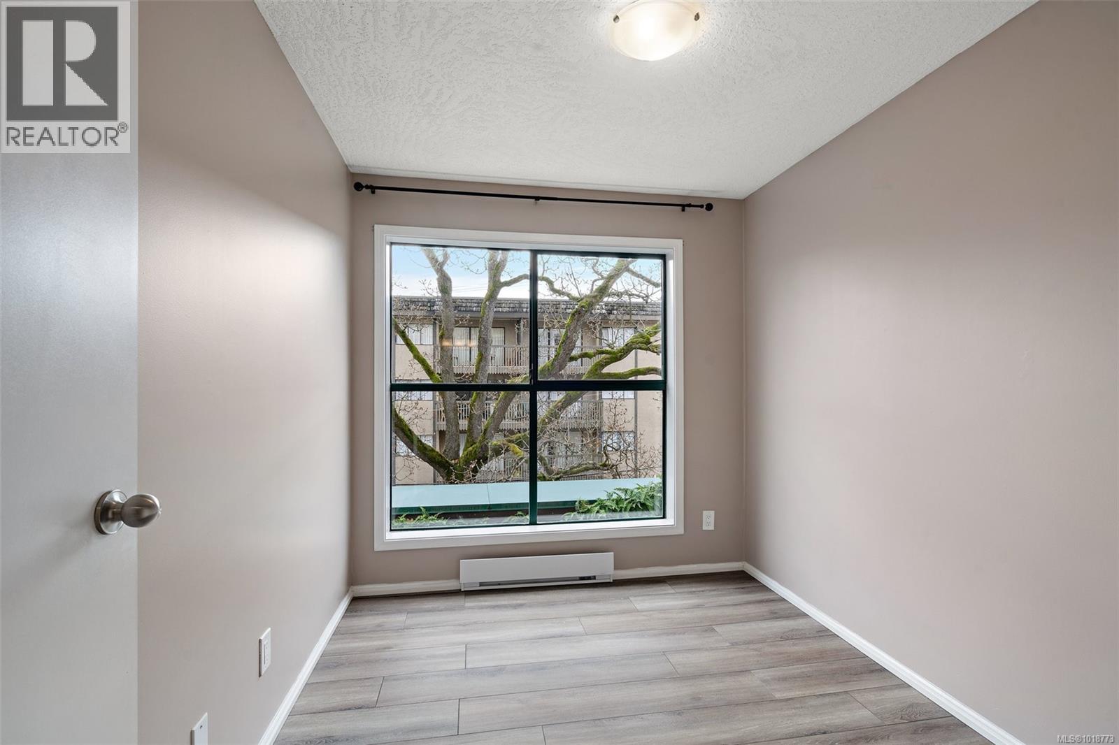 209 3460 Quadra St, Victoria