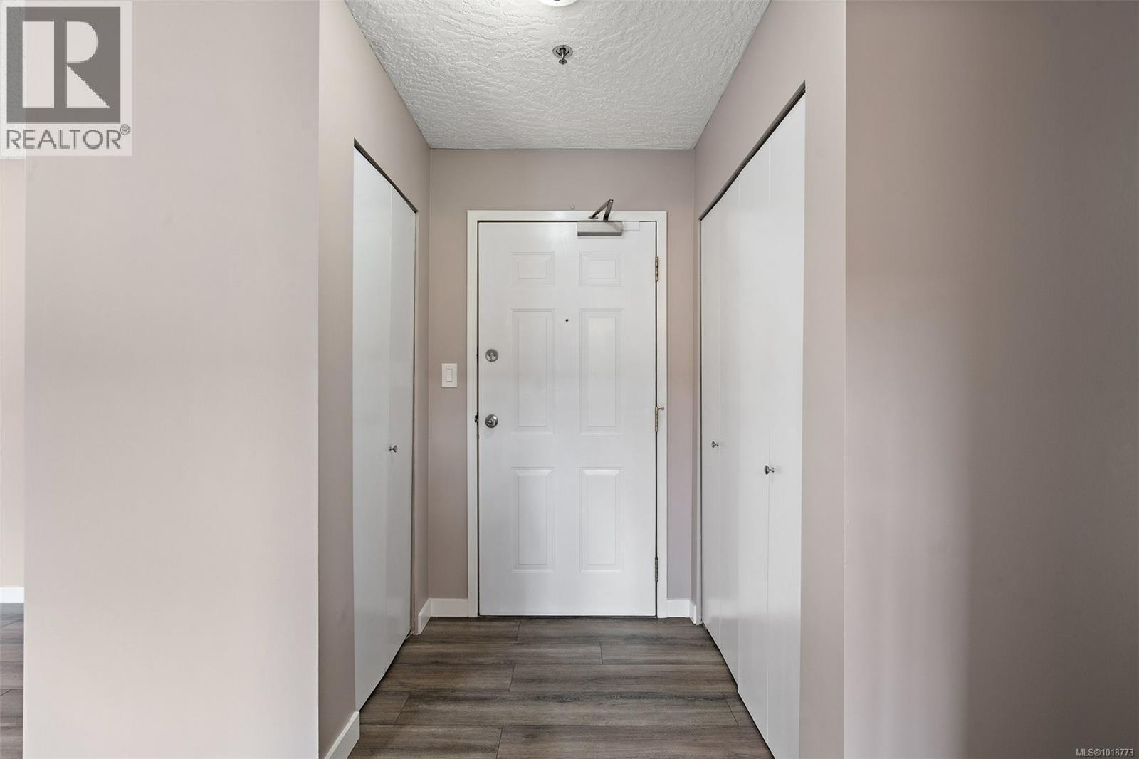 209 3460 Quadra St, Victoria