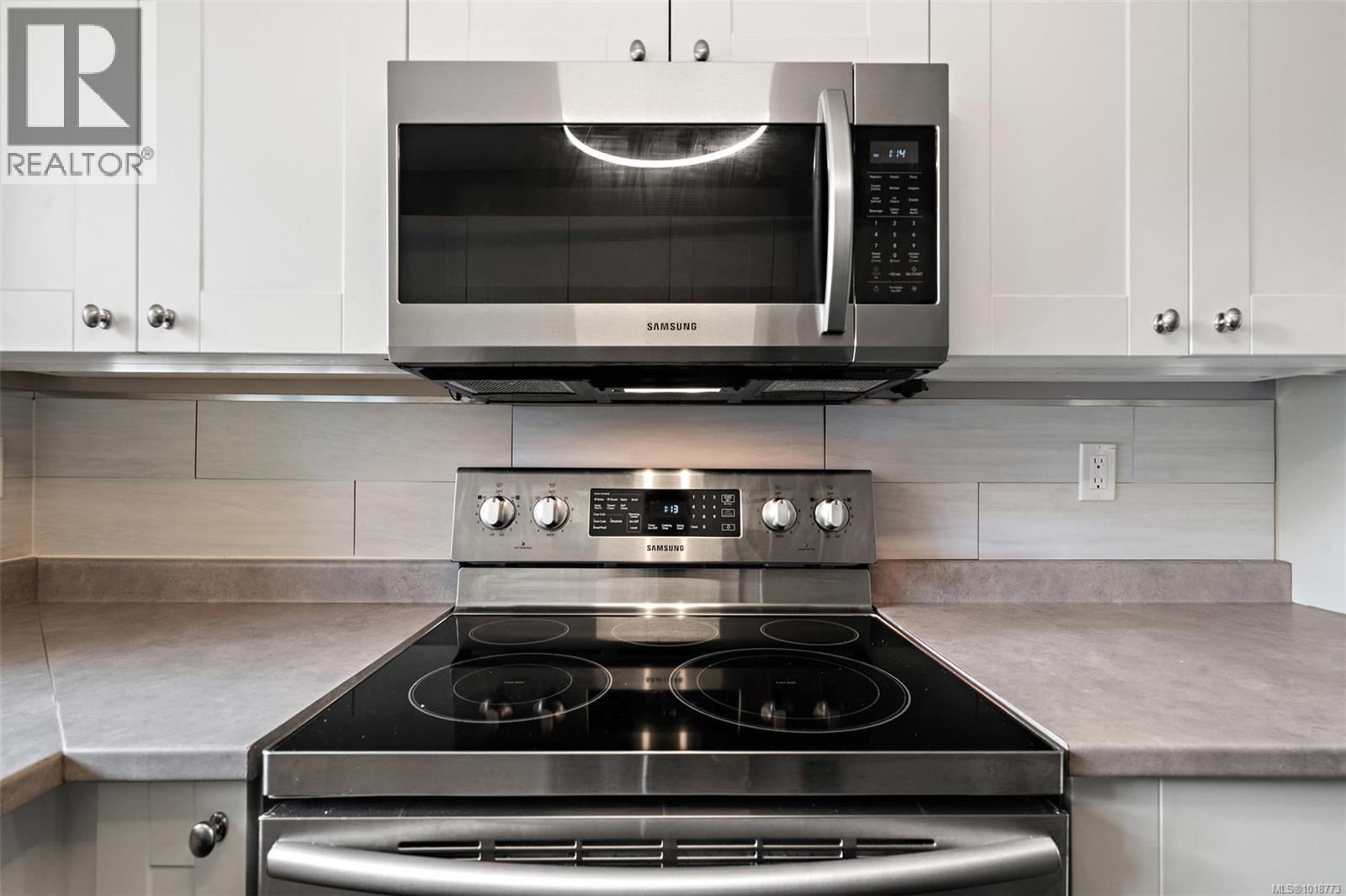 209 3460 Quadra St, Victoria