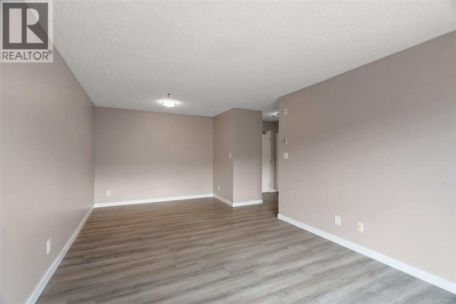 209 3460 Quadra St, Victoria