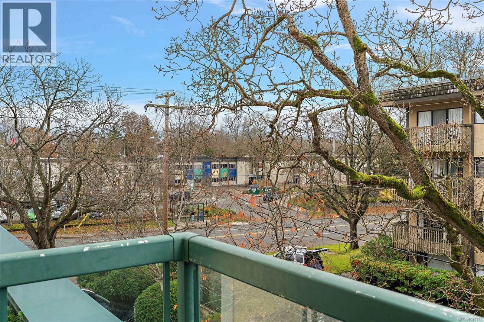 209 3460 Quadra St, Victoria