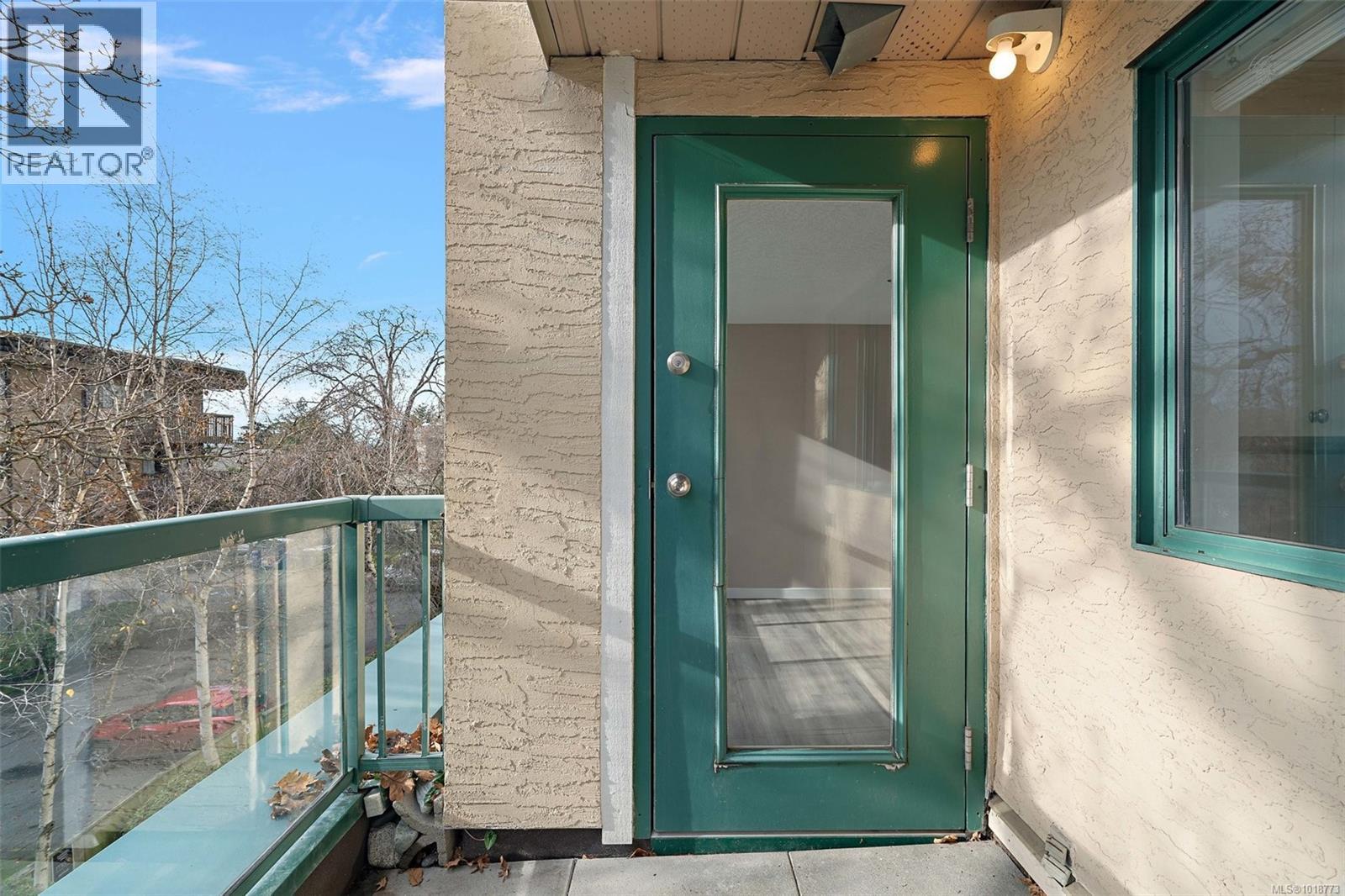 209 3460 Quadra St, Victoria