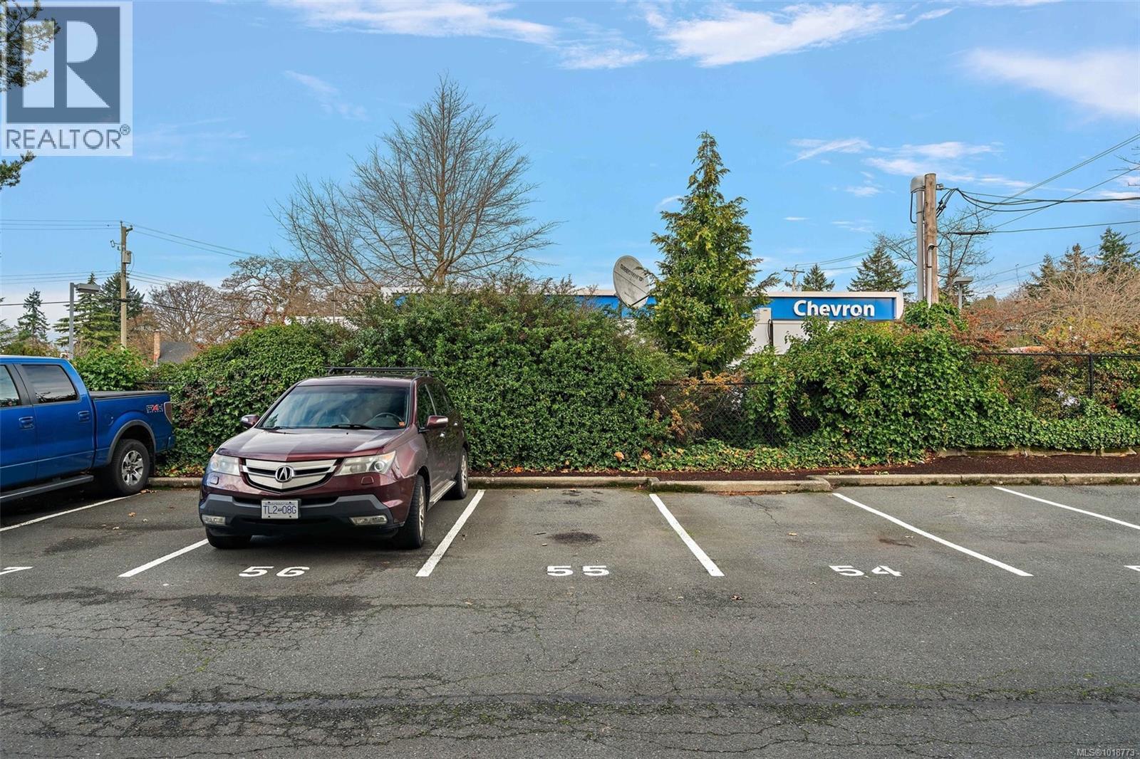 209 3460 Quadra St, Victoria