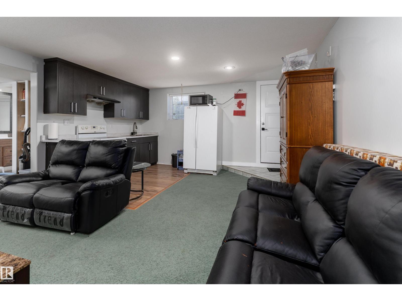 2813 32A ST NW, Edmonton