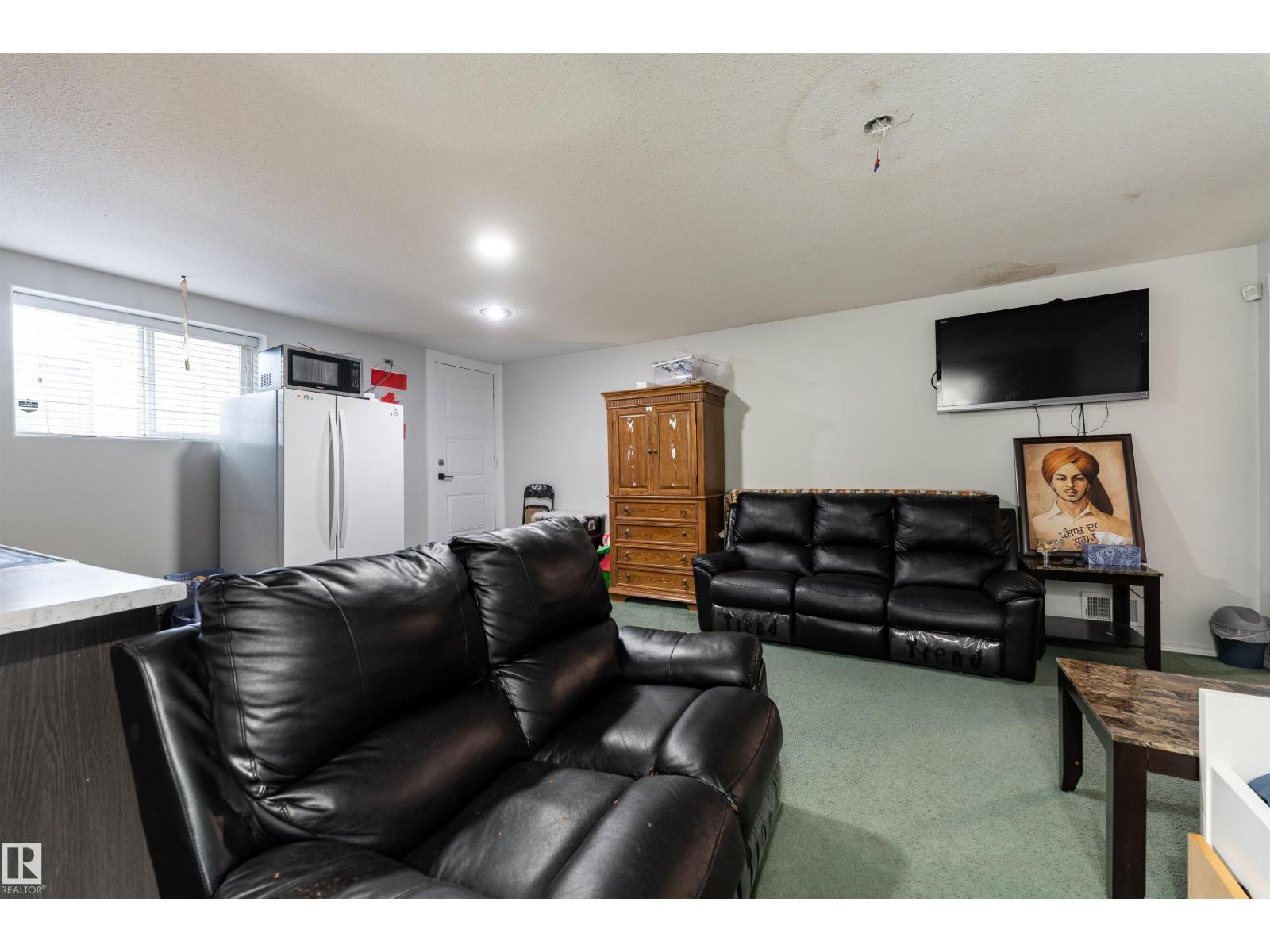 2813 32A ST NW, Edmonton