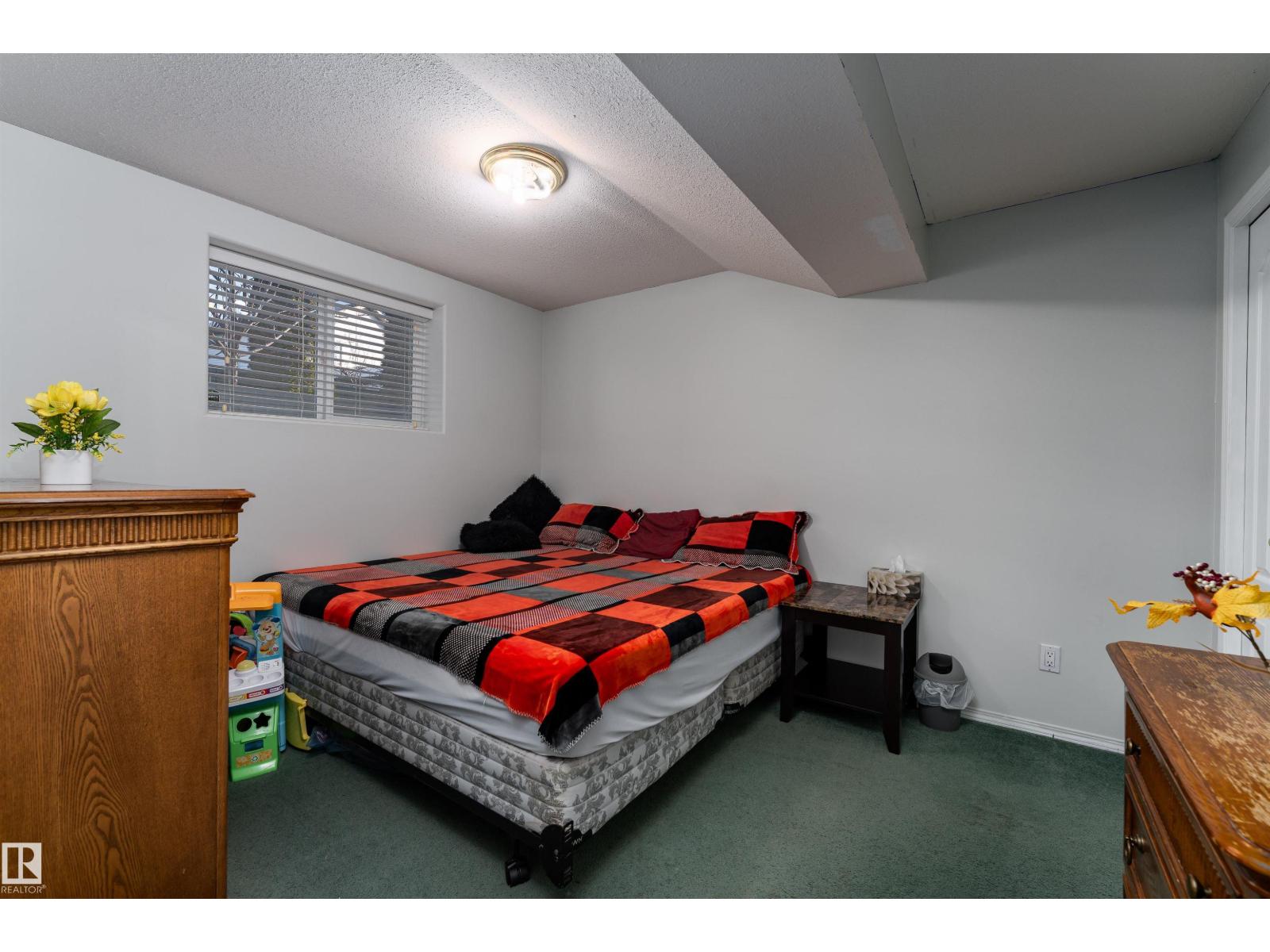 2813 32A ST NW, Edmonton