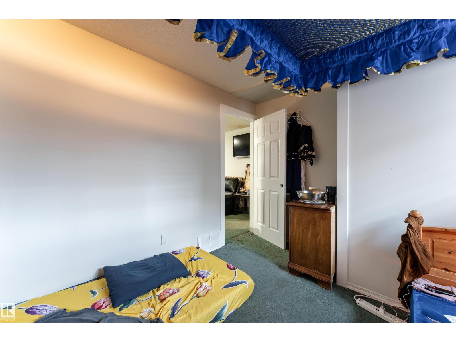 2813 32A ST NW, Edmonton