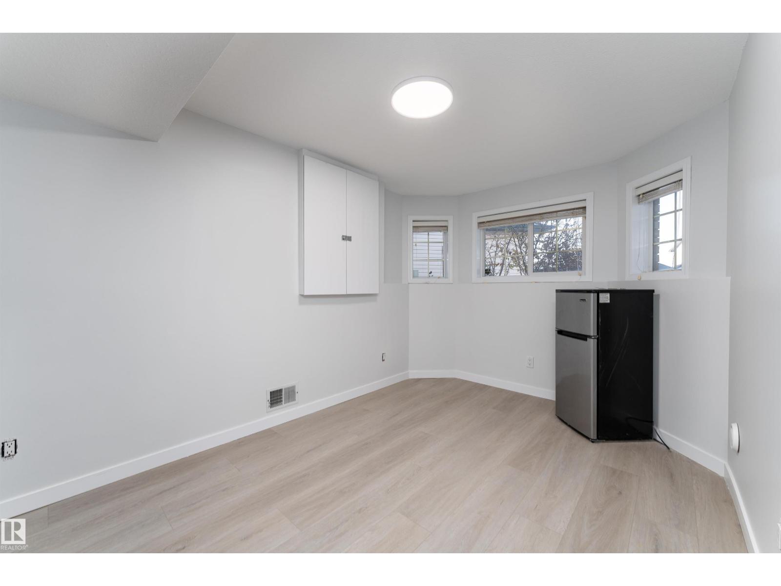 2813 32A ST NW, Edmonton