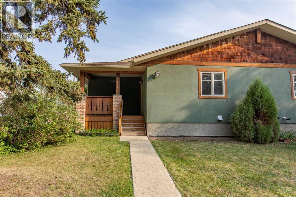 5422 49 Avenue, Lacombe