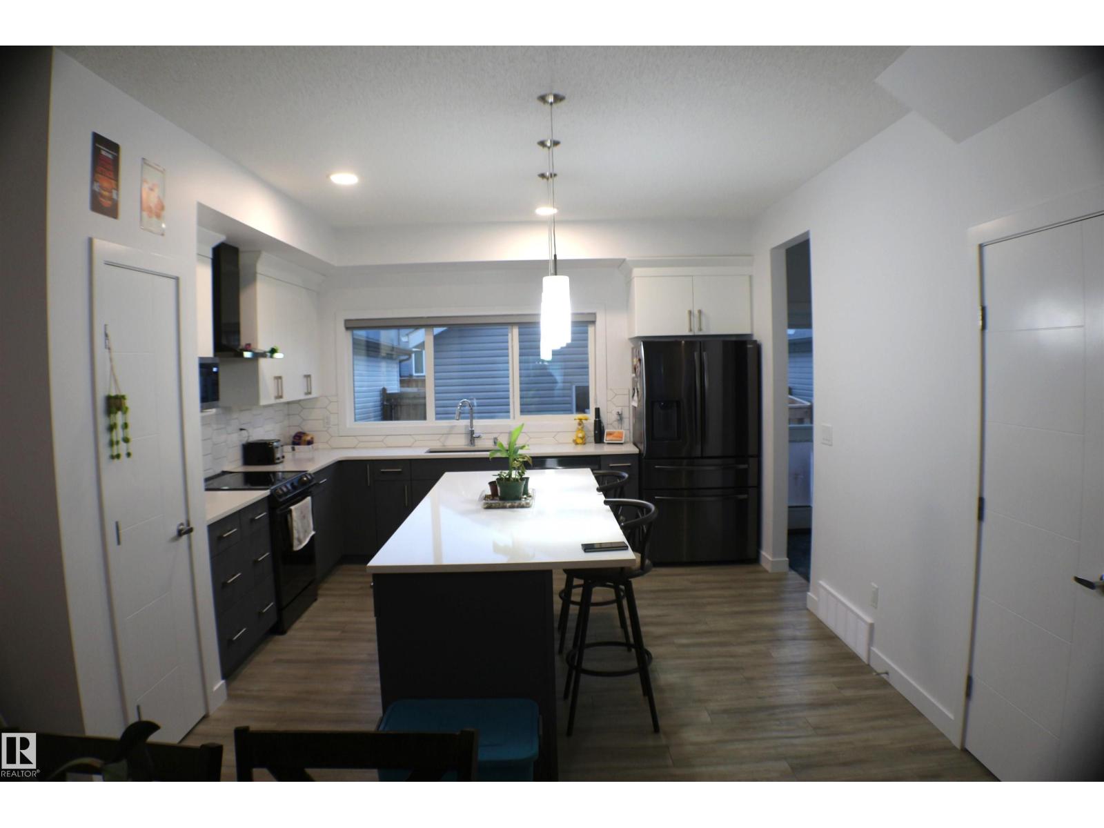 621 BLACKS STONE BV, Leduc