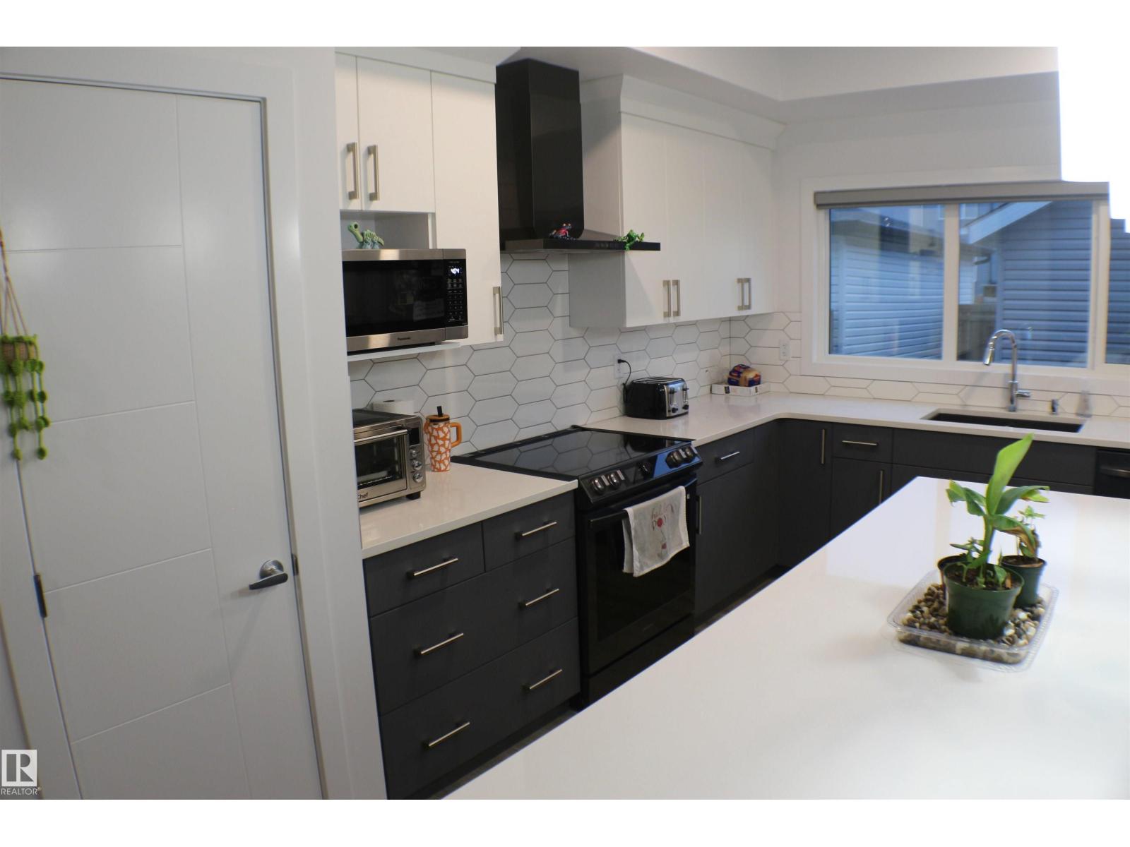 621 BLACKS STONE BV, Leduc