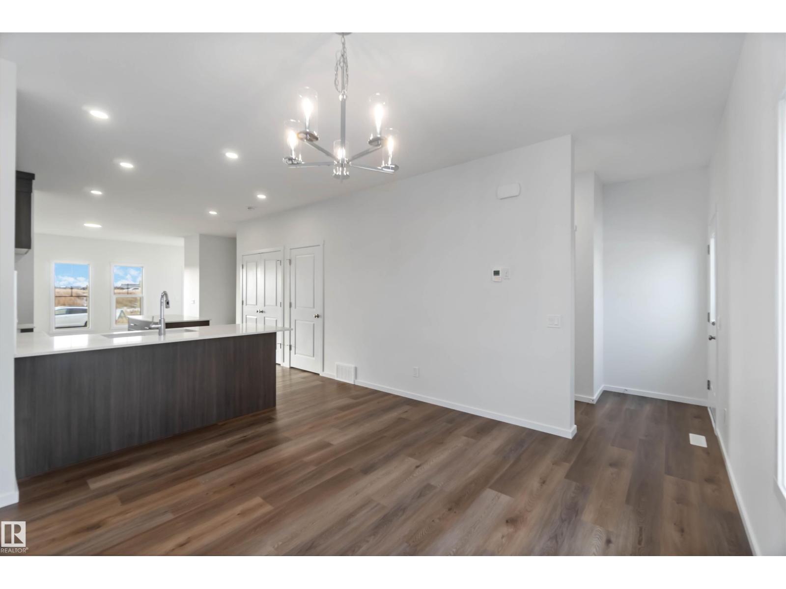 5452 Hawthorn RU SW SW, Edmonton