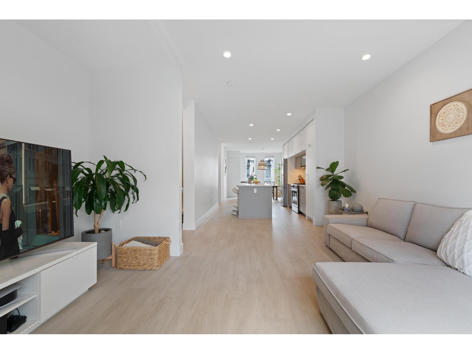 27 16685 25 AVENUE, Surrey