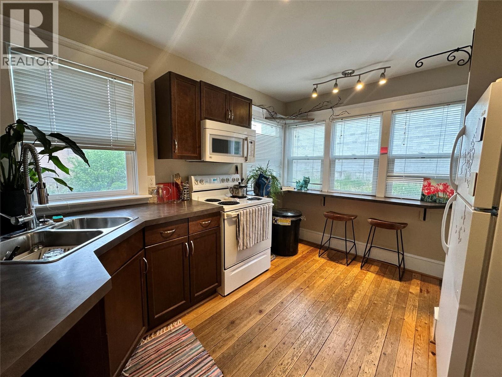  214 11th Avenue, Castlegar