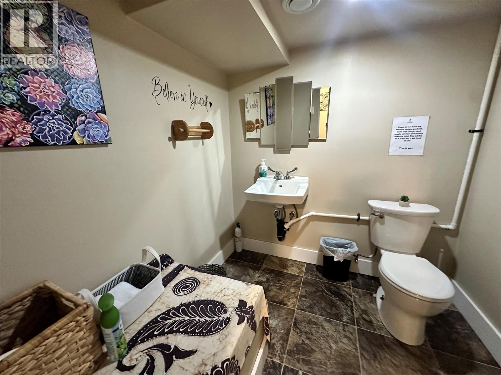  214 11th Avenue, Castlegar