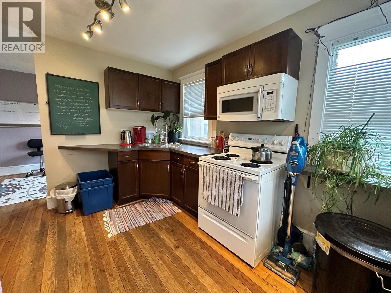  214 11th Avenue, Castlegar