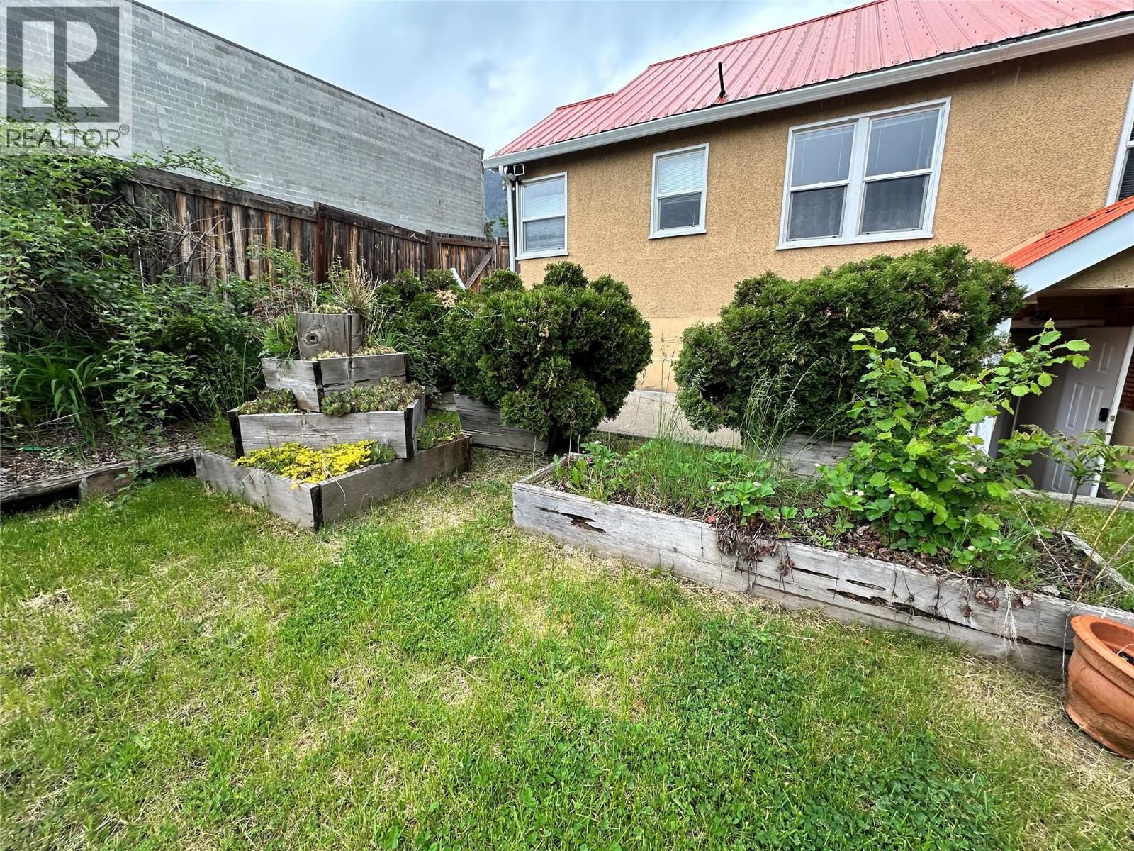  214 11th Avenue, Castlegar