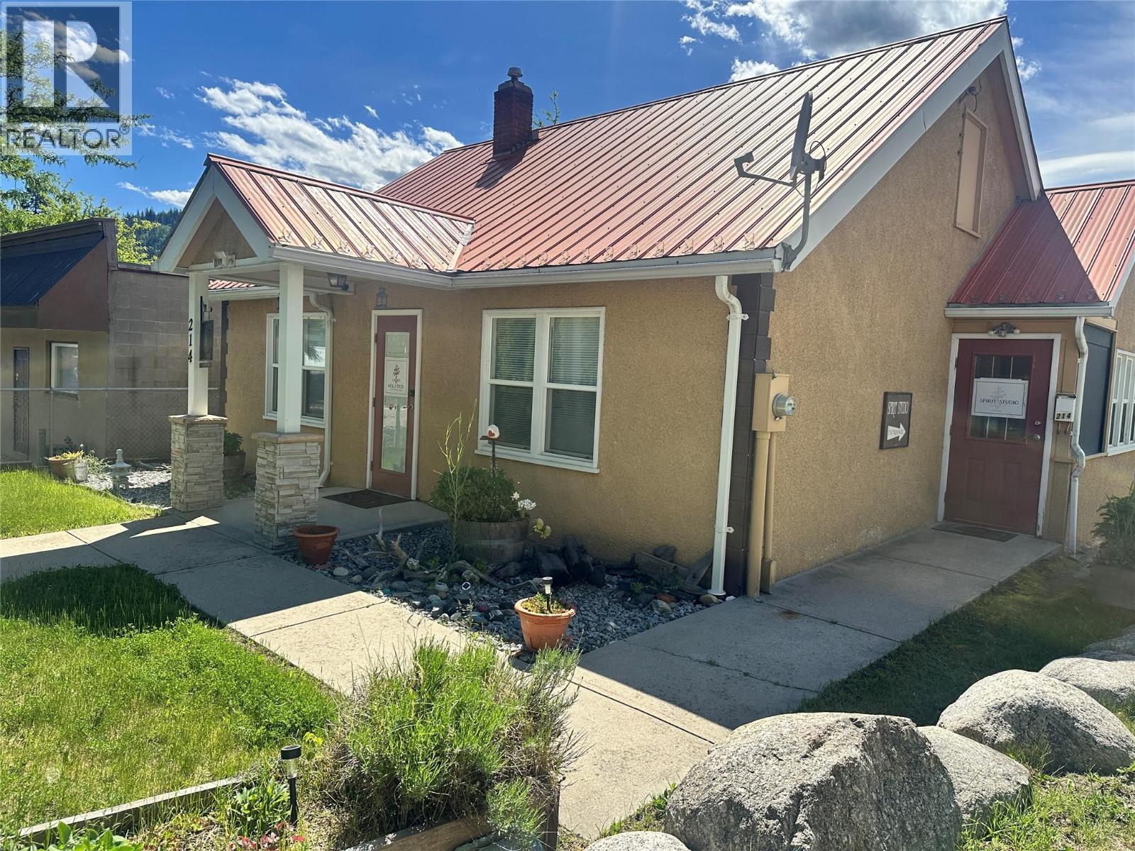  214 11th Avenue, Castlegar