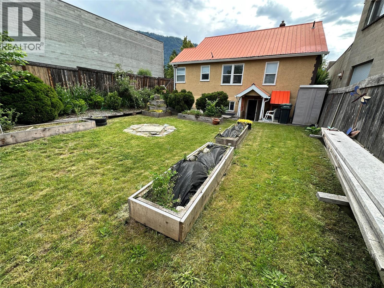  214 11th Avenue, Castlegar