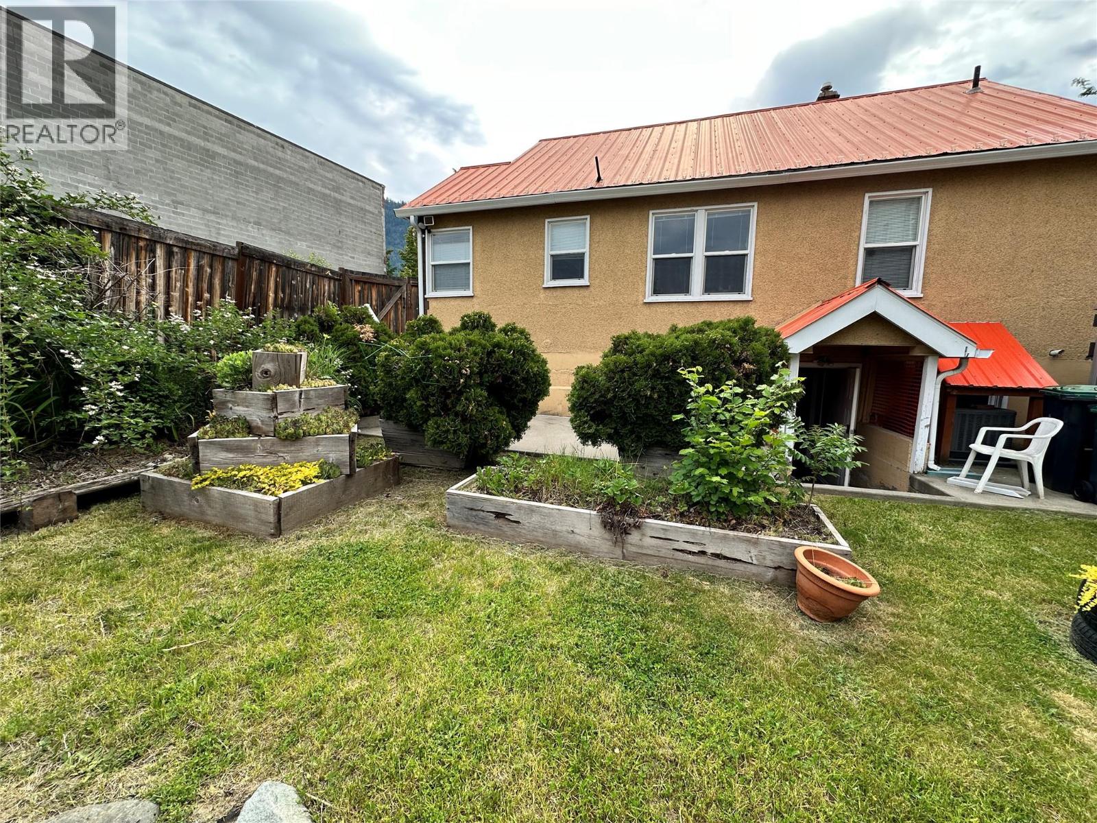  214 11th Avenue, Castlegar