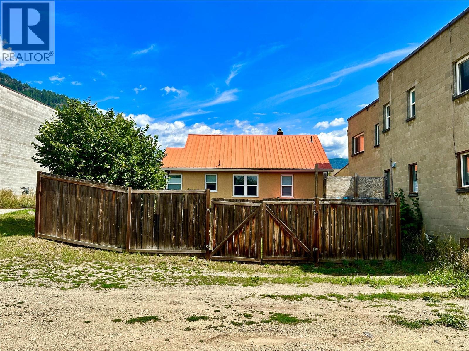  214 11th Avenue, Castlegar