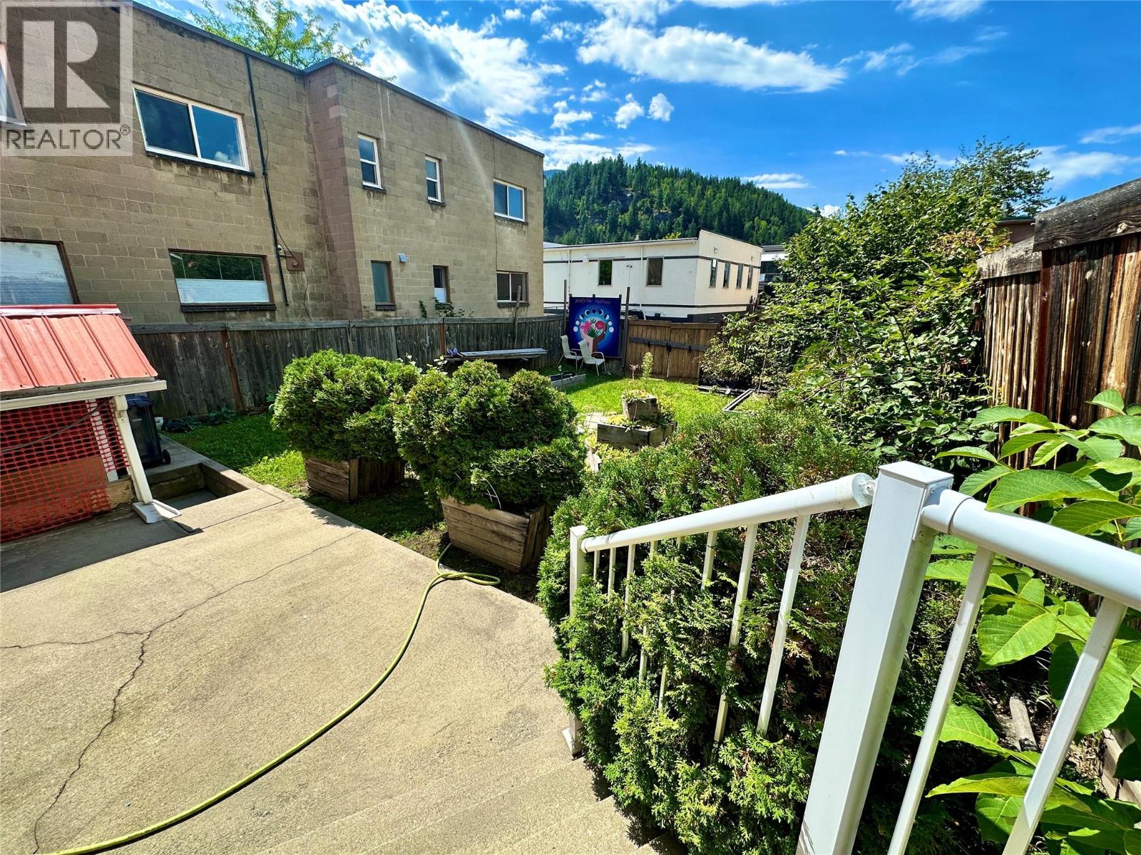  214 11th Avenue, Castlegar