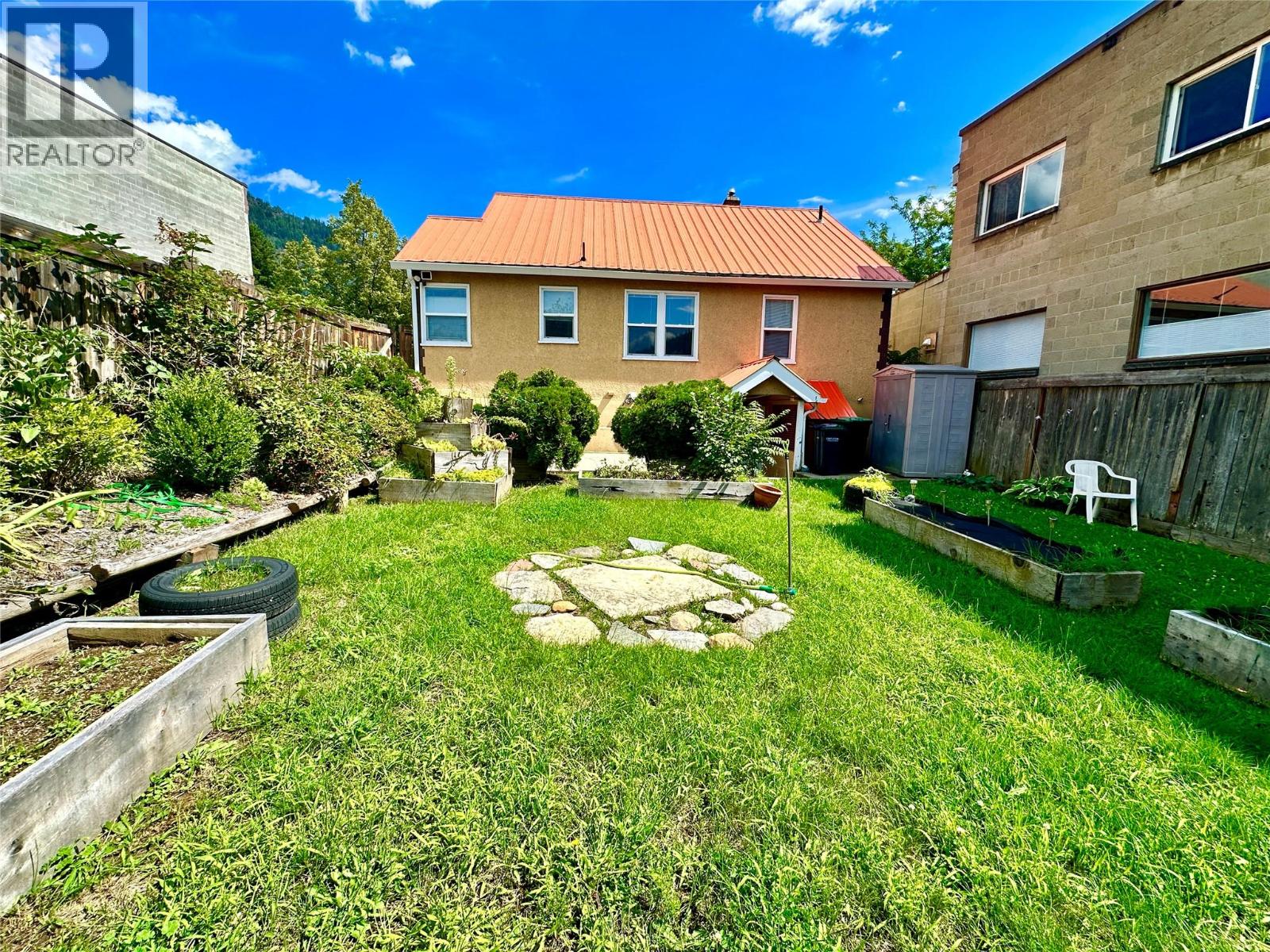  214 11th Avenue, Castlegar