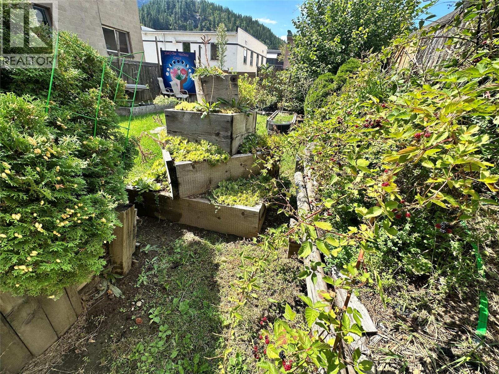  214 11th Avenue, Castlegar