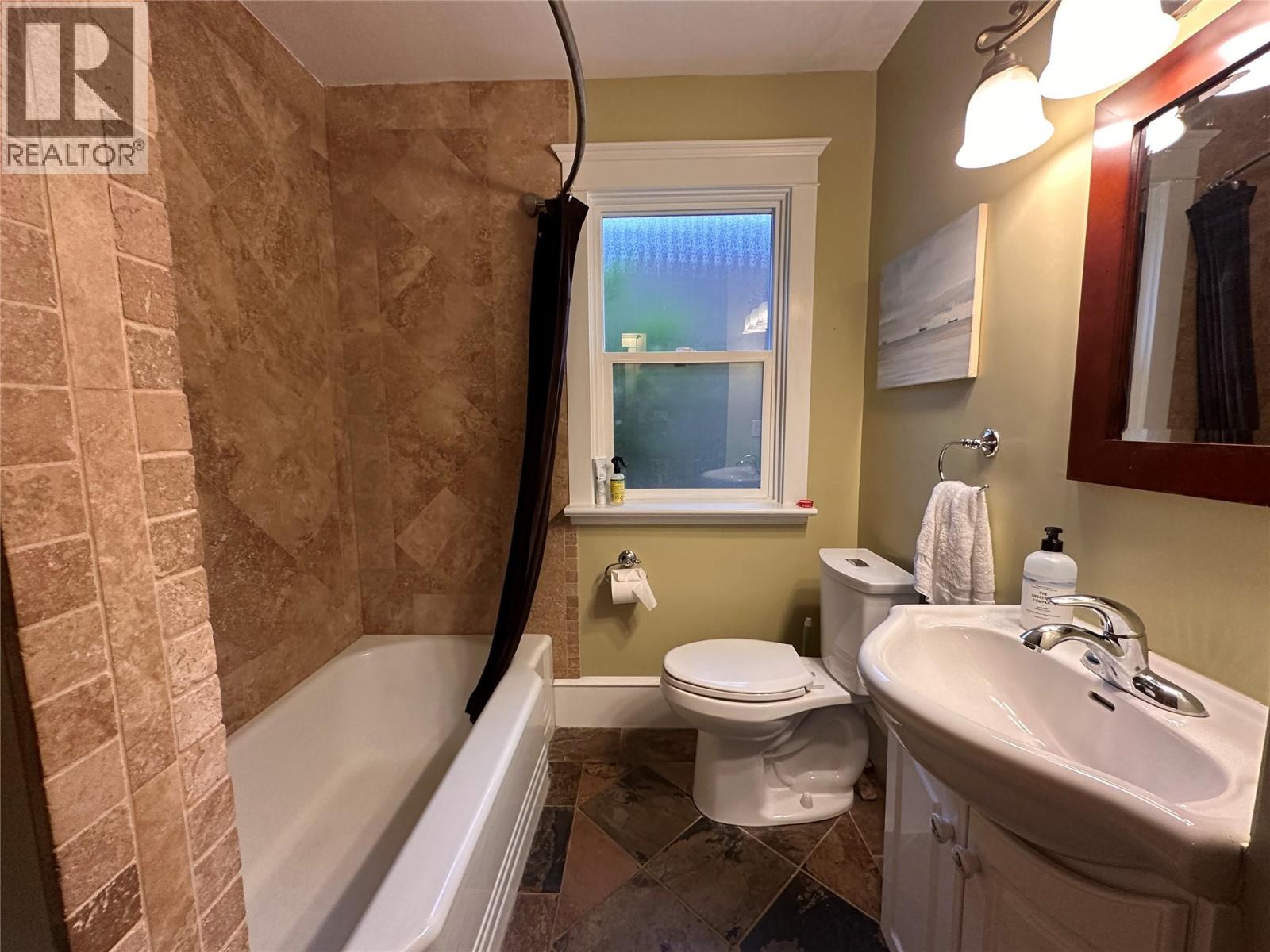  214 11th Avenue, Castlegar