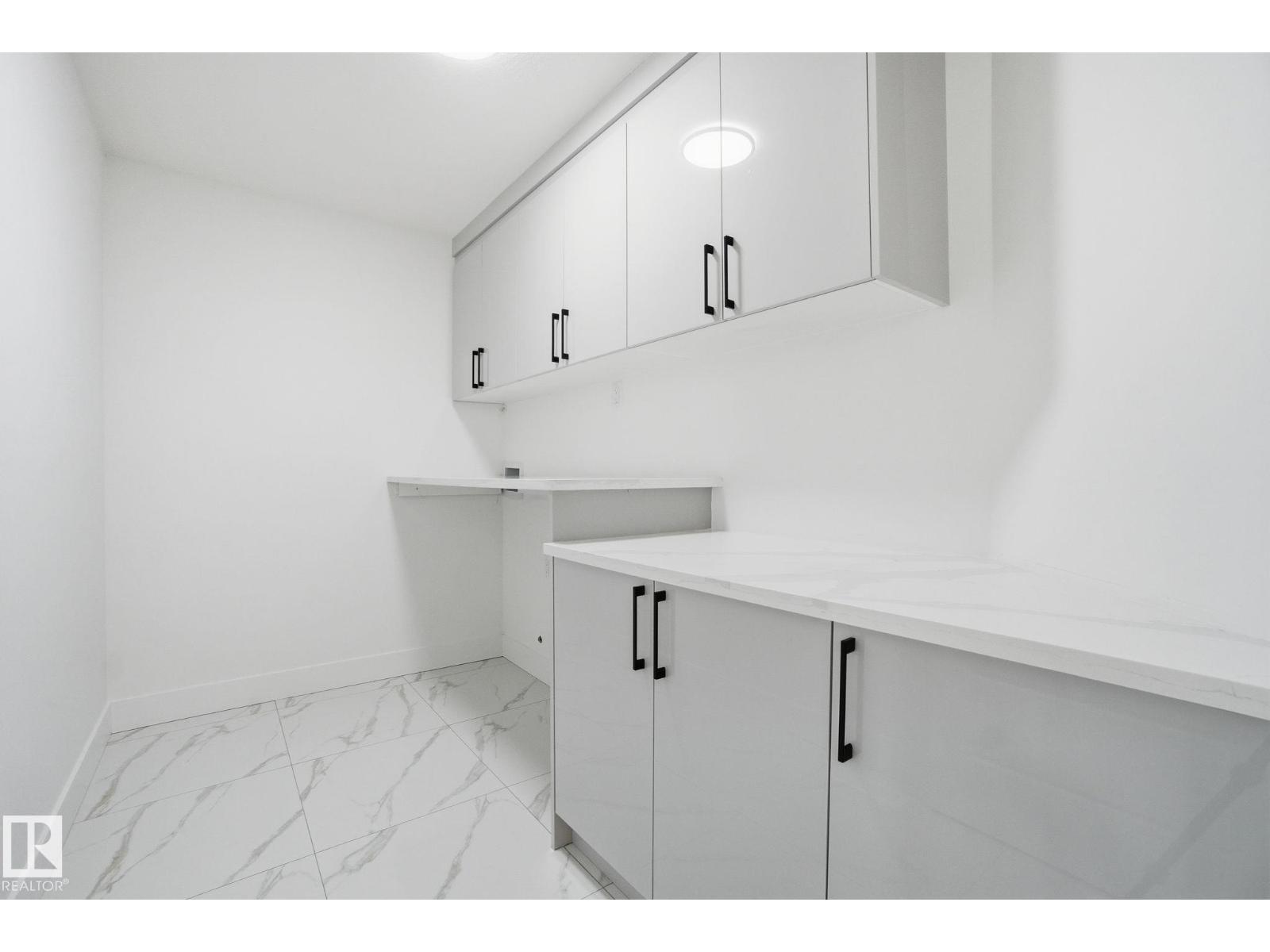 2536 210 ST NW, Edmonton