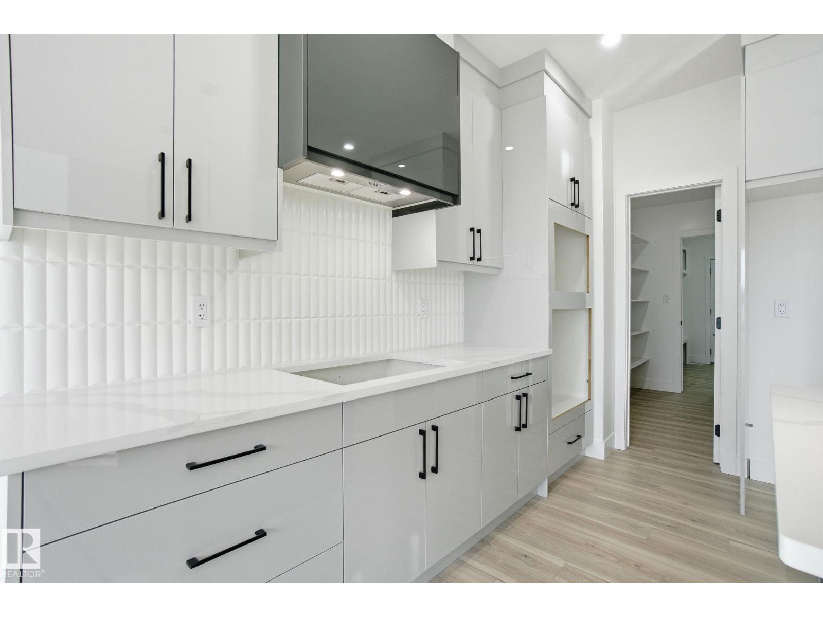 2536 210 ST NW, Edmonton