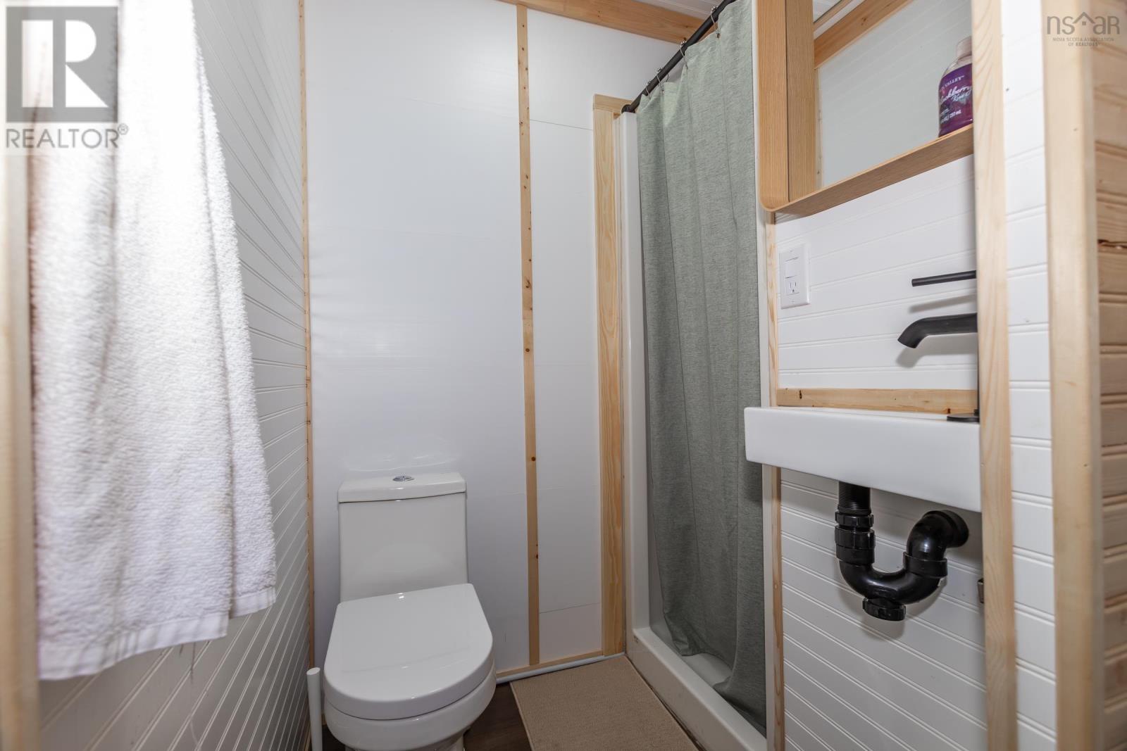 Property 11 of 45 of 83 Virginia Road