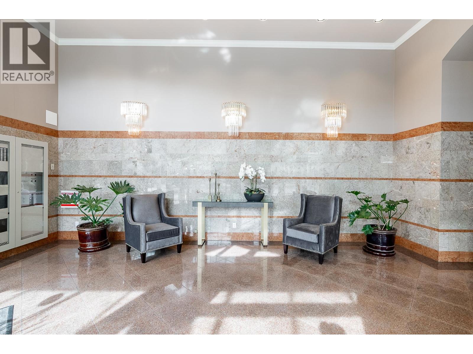 4D 338 TAYLOR WAY, West Vancouver