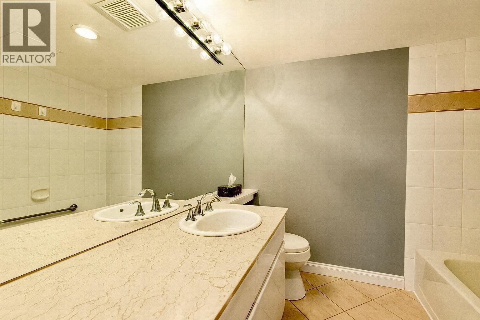 4D 338 TAYLOR WAY, West Vancouver