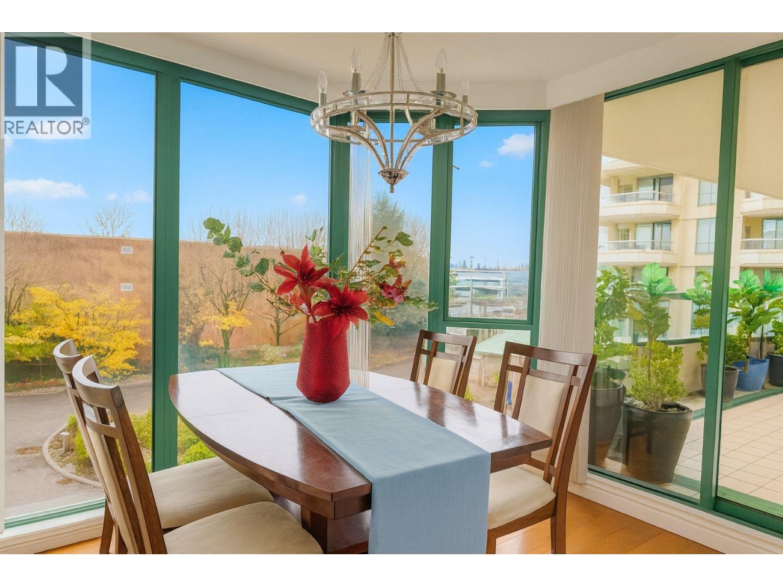 4D 338 TAYLOR WAY, West Vancouver